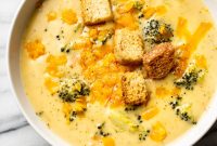Creamy Broccoli and Cheddar Soup Recipe for Cozy Weeknights
