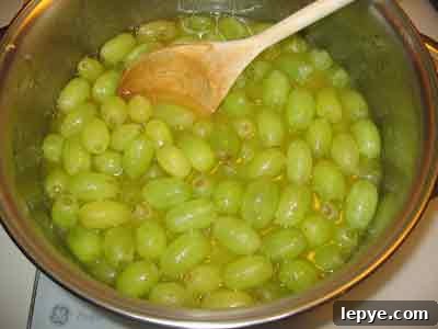 Heating grapes for greek spoon sweet recipe stafyli gliko.