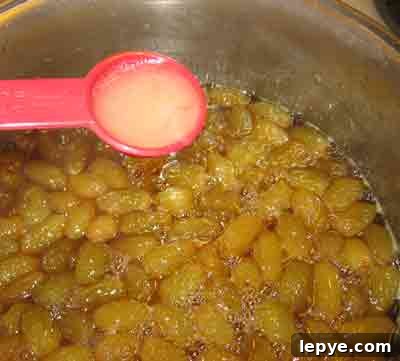 Adding lemon juice to the grapes for greek spoon sweet recipe stafyli gliko.