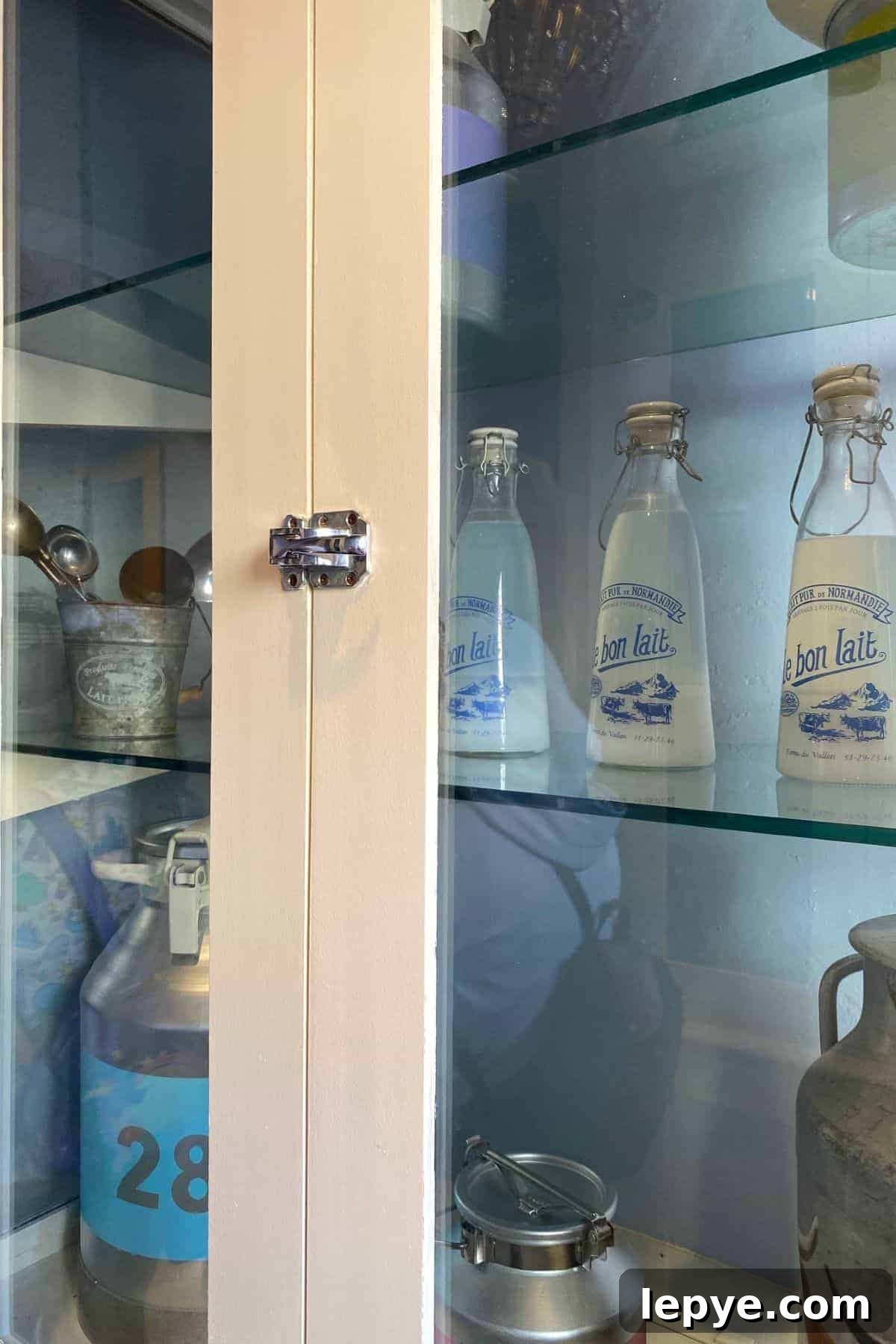 L'Artisan des Glaces epcot interior decor