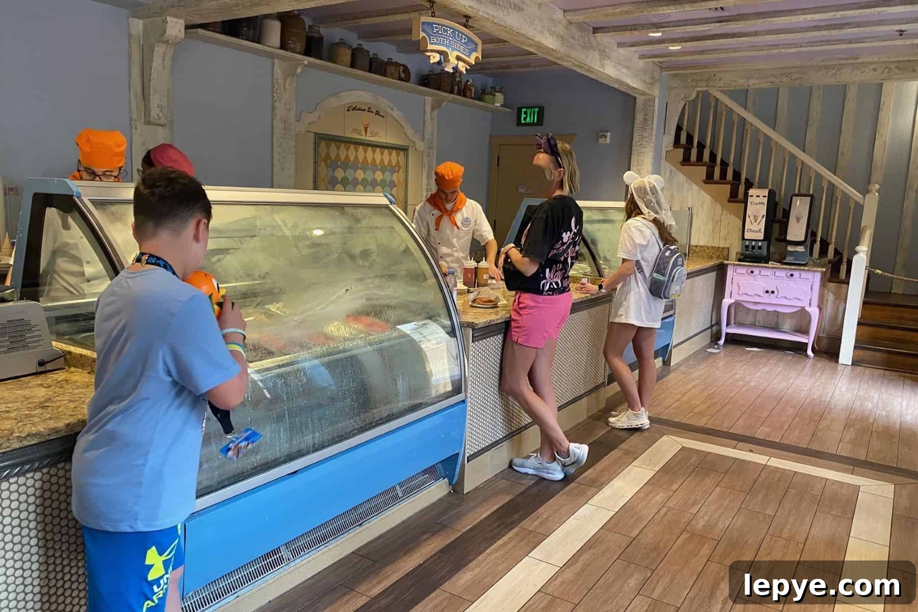 L'Artisan des Glaces interior ice cream counter