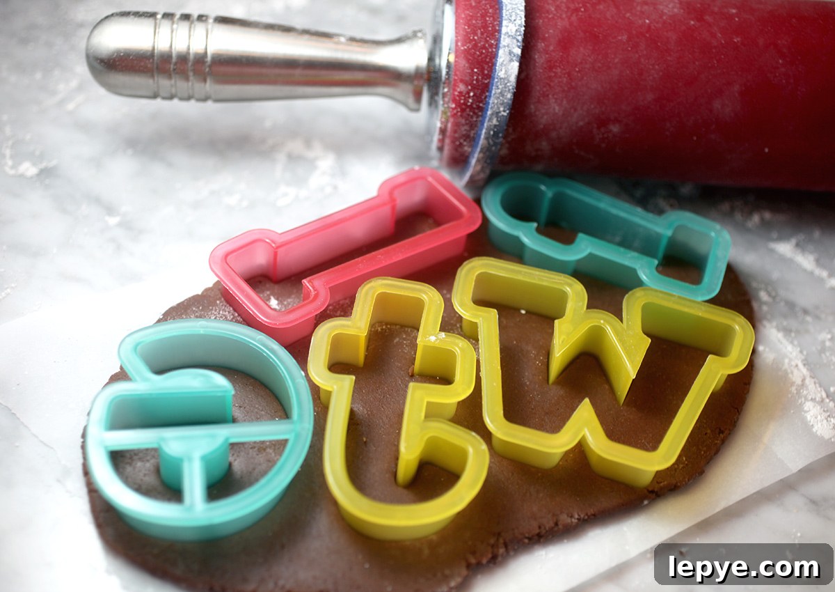 Christmas Letter Cookies: 4 Festive Ways to Decorate and Gift 5 Letter Cookie Cutters