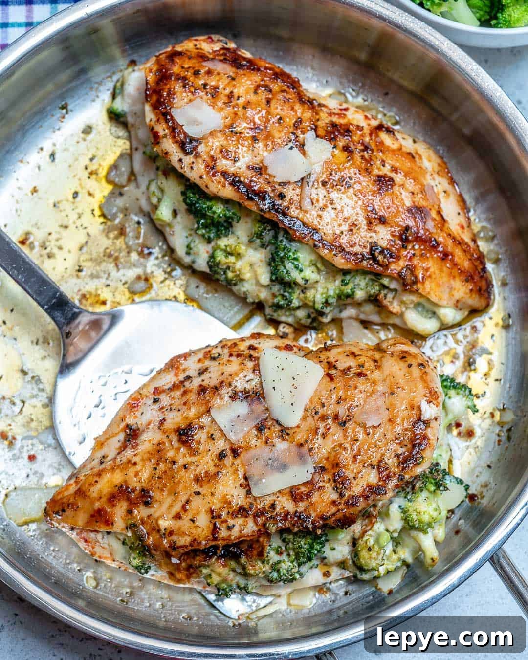 Broccoli-Stuffed Chicken Breast Recipe for Juicy Oven-Baked Meals 3 chicken breast recipe