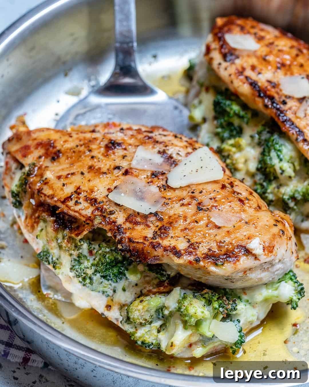 Broccoli-Stuffed Chicken Breast Recipe for Juicy Oven-Baked Meals 6 easy chicken dinner recipe