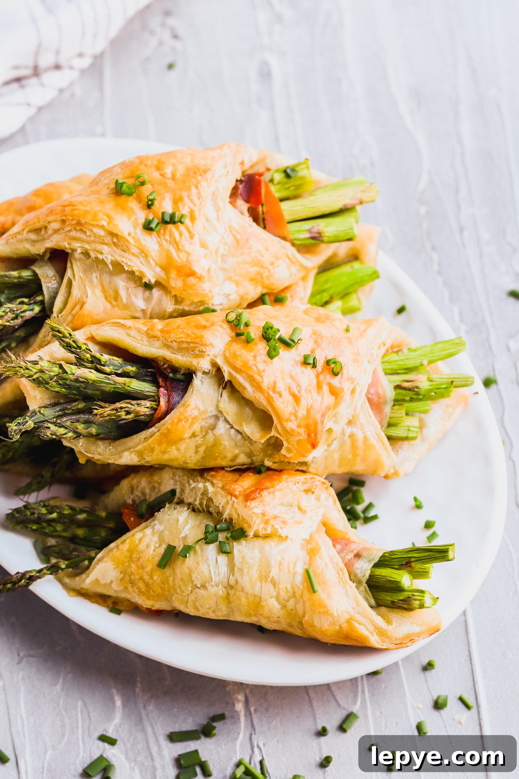 Prosciutto-Wrapped Asparagus Puff Pastry Appetizers 4 asparagus prosciutto puff pastry appetizers